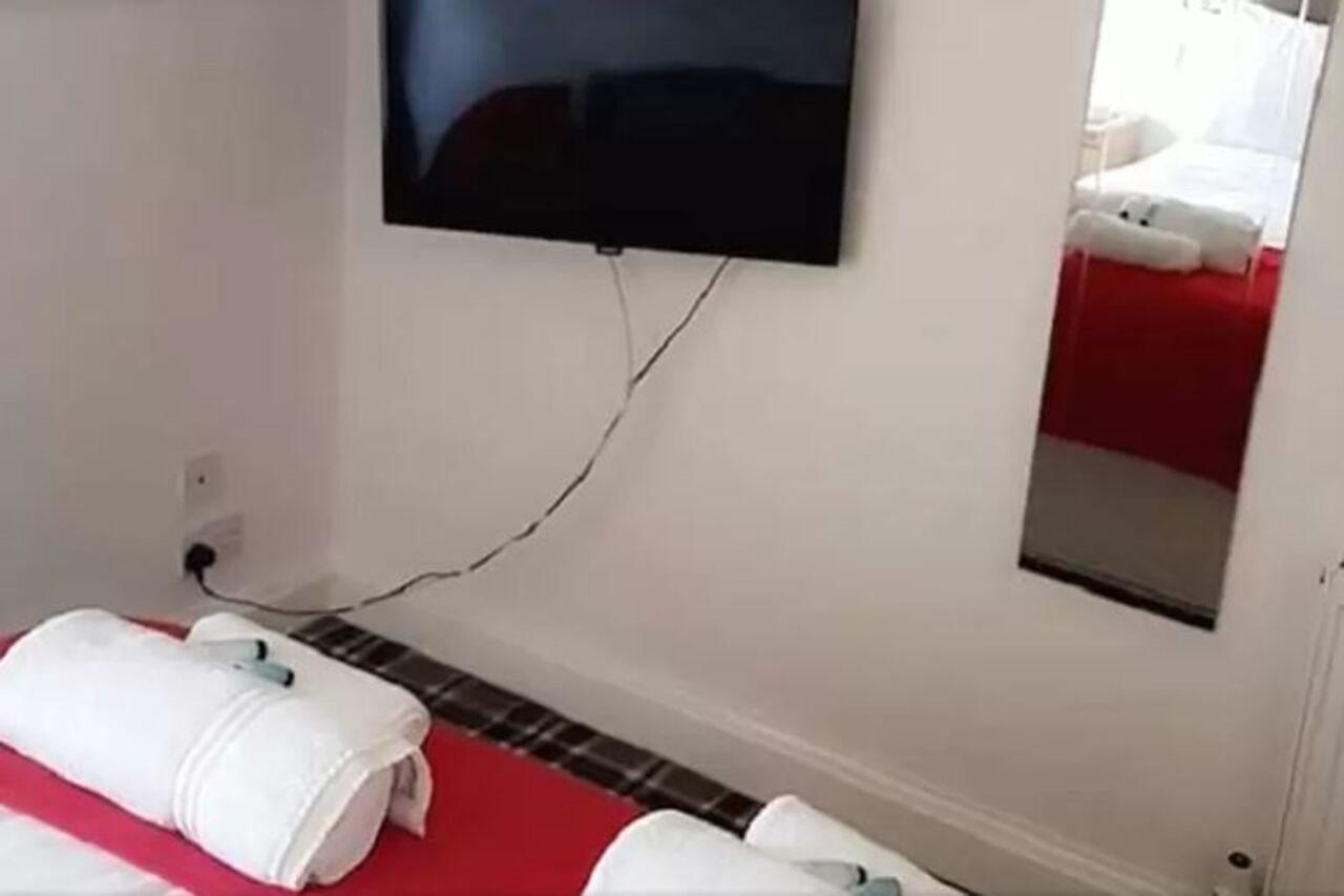 Oyo Gothenburg Hotel Данфермлин Экстерьер фото